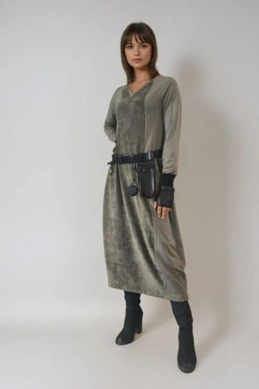 Dress with corduroy fabric, jersey contrast, round shape, V-neck, side seam pockets, viscose jersey side panels, long sleeves ? Elsewhere Fashion