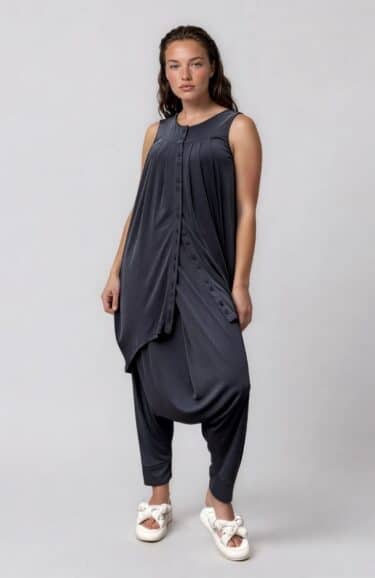 Sleeveless modal-polyester tunic, round neck, pleats, button closure ? Elsewhere Fashion